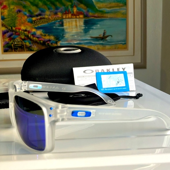 Holbrook Oakley (Low Bridge Fit) Lunar Year Collection Frosted frame NWT ☀️🕶️ - Picture 7 of 10